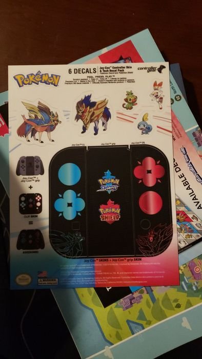 Dei fantastici sticker per i Joy-Con sono contenuti nelle Guide Strategiche americane di Pokémon Spada e Scudo!