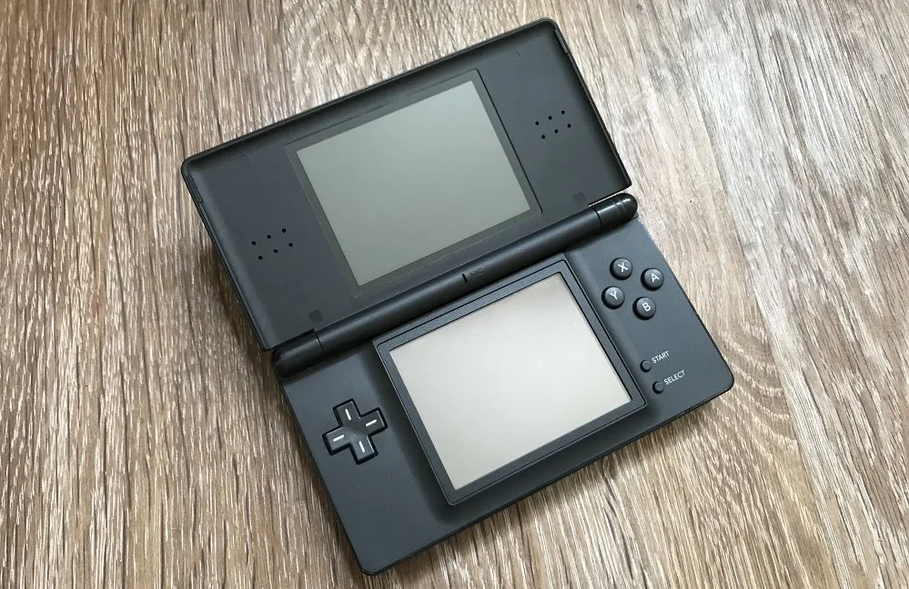 Nintendo DS Lite: un gruppo di hacker scopre una funzione di collegamento alla tv!