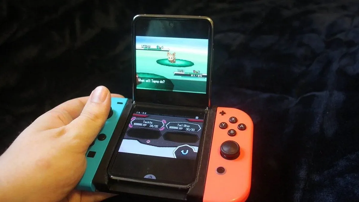 Un fan ricrea un Nintendo DS con due Joy-Con e un Samsung Galaxy Z Flip