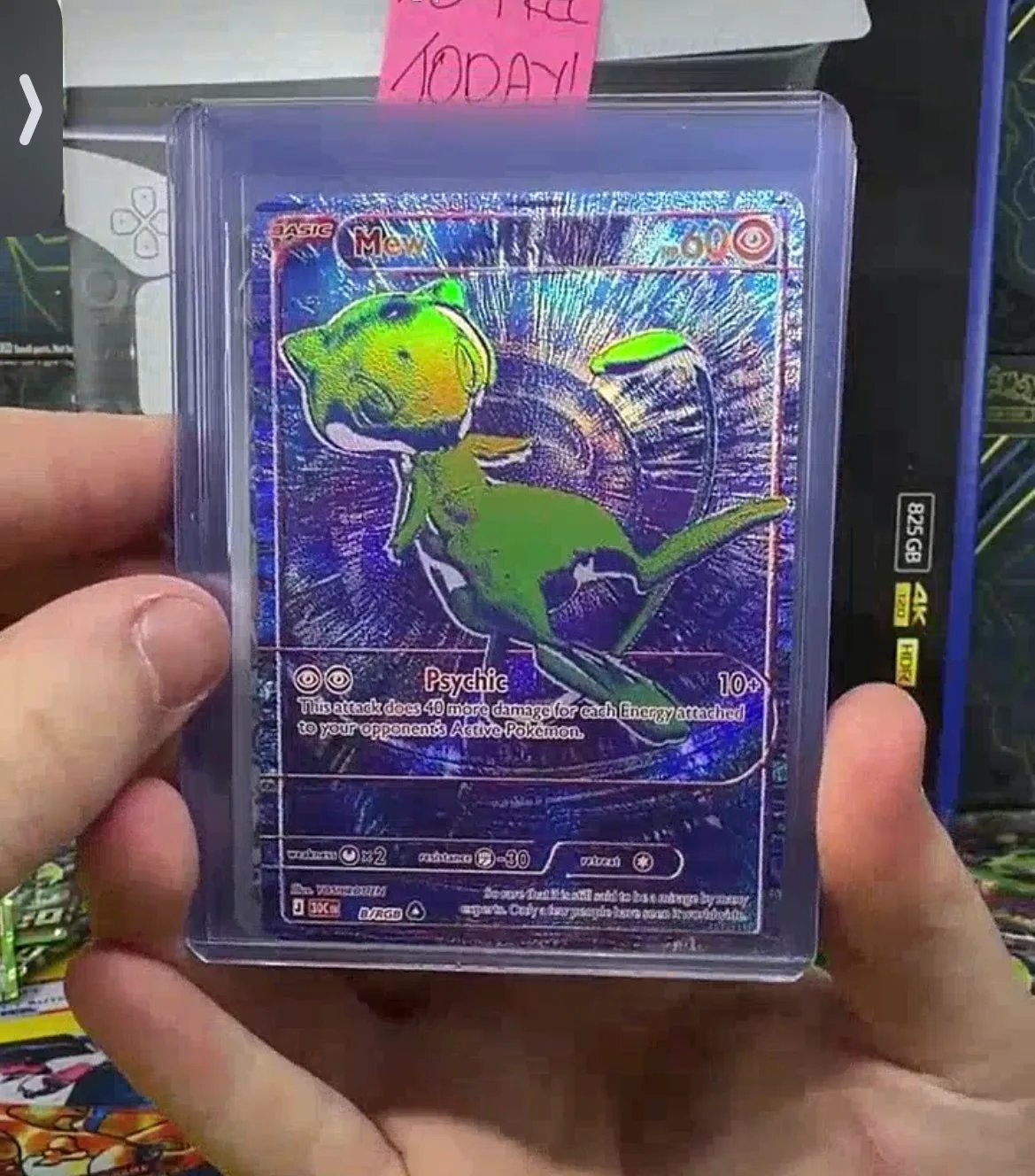 La carta segreta Mew B/RGB di YOSHIROTTEN di Pokémon 30° anniversario che sta facendo impazzire la community